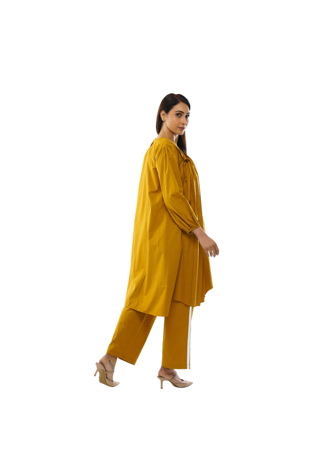 Musterd V-neck pleated dress co-ord