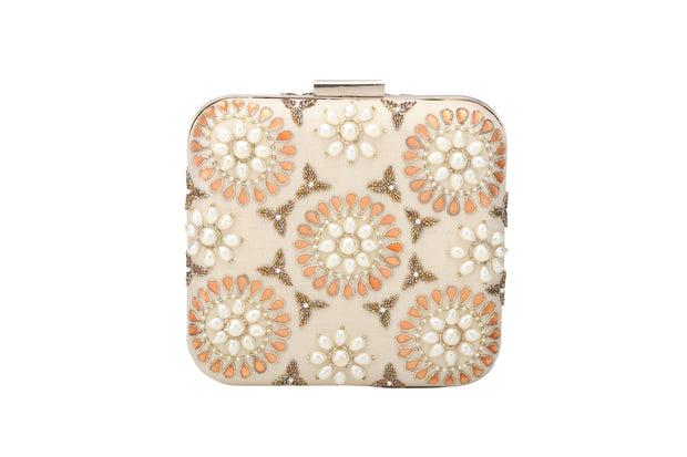 Symmetry clutch