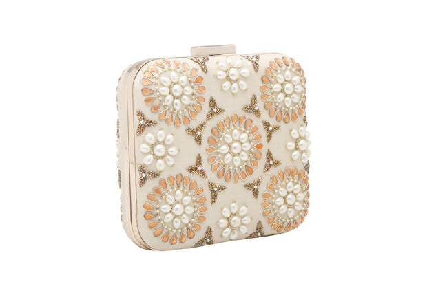 Symmetry clutch