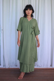 Sap green side knotted wrap slit tunic with button embellished sleeve