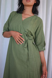 Sap green side knotted wrap slit tunic with button embellished sleeve