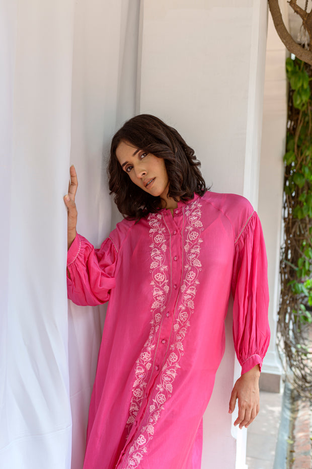Raglan sleeves front open tunic with hand emroidered borders along with placket