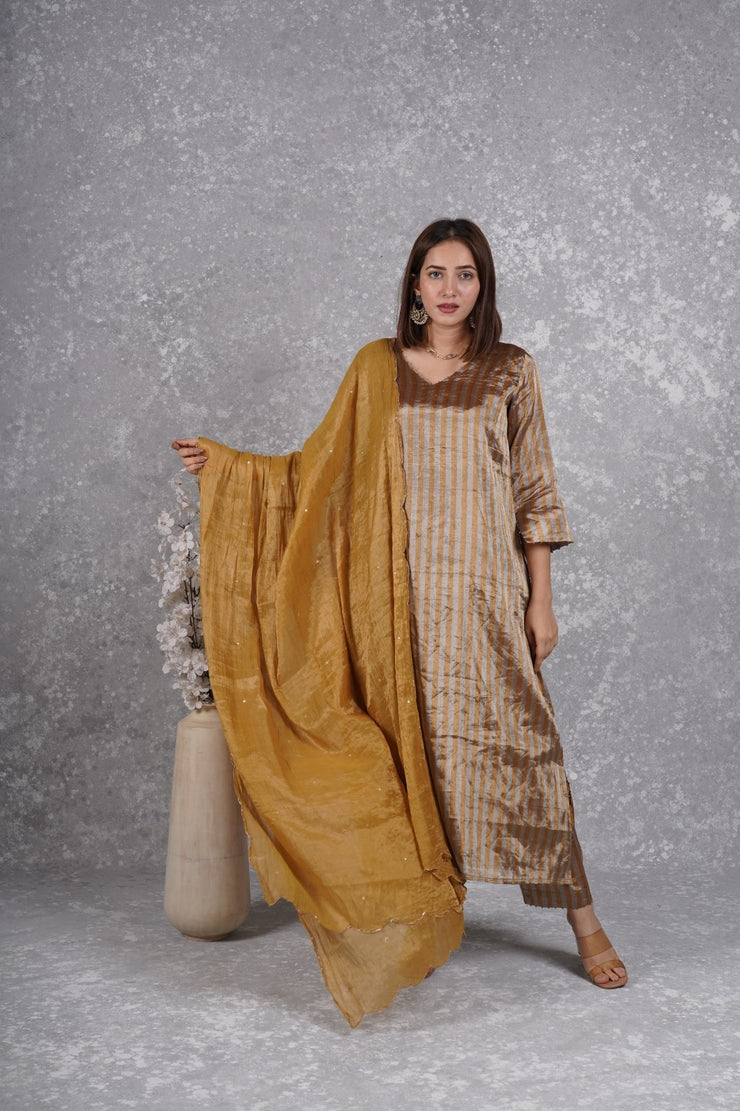 Handwoven Pure Tissue Silk Embroidery Saree – Khinkhwab