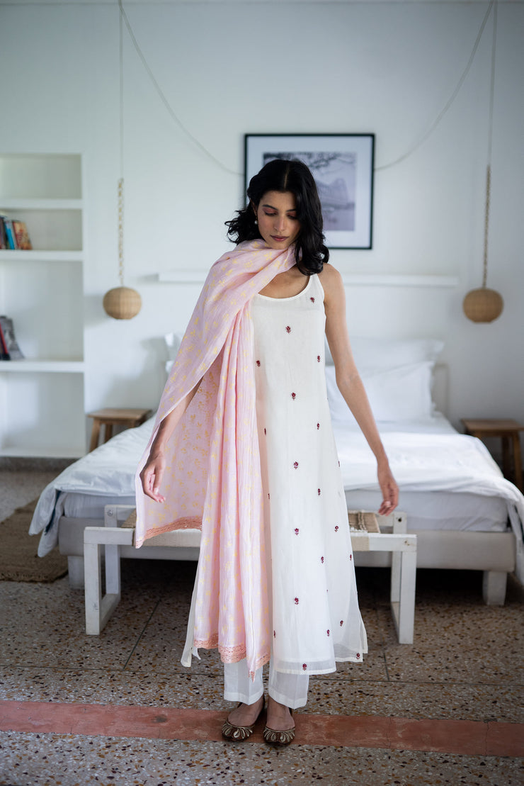 FEATURING BLUSH AND IVORY HANDWOVEN CHANDERI SET